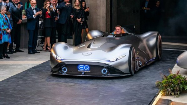 2018圆石滩车展：奔驰EQ Silver Arrow