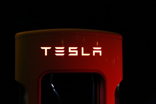 NHTSA发布特斯拉Model 3碰撞报告：全满分