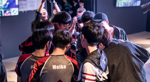 LOL：Smlz将离开RW？OMG老板透露将以他为核心重现黑暗势力