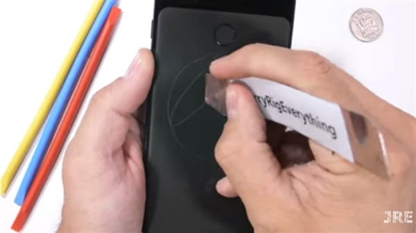 Pixel 3 XL遭暴力测试：机身强度出色 但容易被划伤