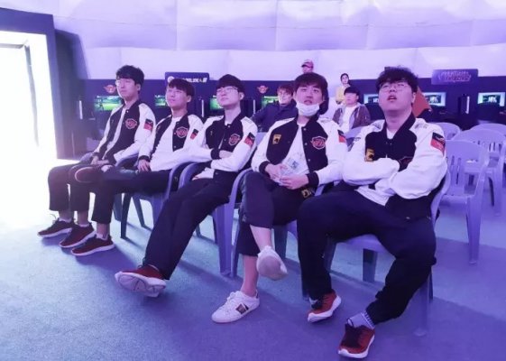 IG为什么要和SKT约训练赛？原来这是给Rookie的魔鬼训练