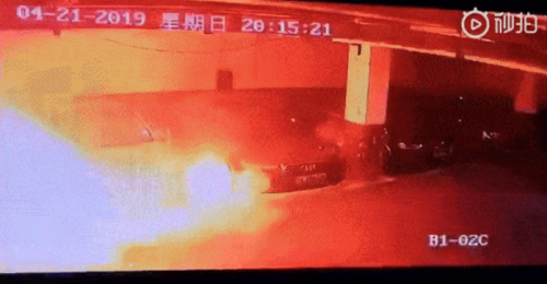 自燃特斯拉车主：车被烧成铁架，想想都后怕