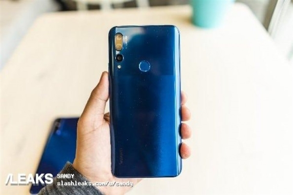 外媒爆料：华为将推出无刘海无水滴全面屏+升降前摄的Y9 Prime 2019