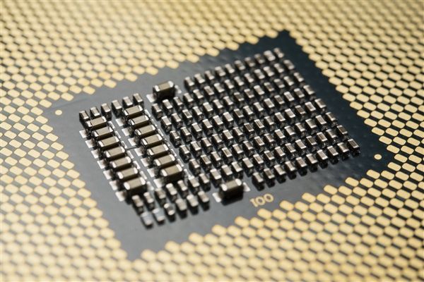 Intel十代桌面10核心亮相 超线程全面回归