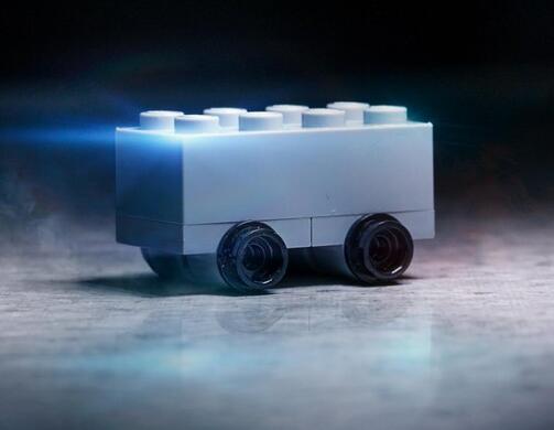 乐高发布积木卡车 “致敬”特斯拉电动皮卡Cybertruck