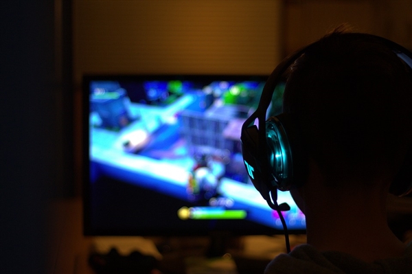 中国电竞用户年底将达5.2亿 年营收超1400亿