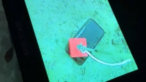 一部iPhone在冰湖下存活30天：打捞上来后竟能开机运行